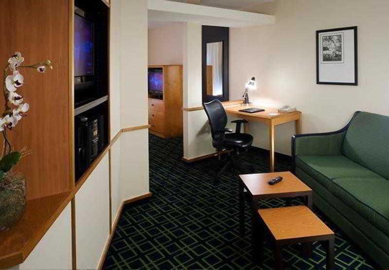 Fairfield Inn & Suites By Marriott Rogers Δωμάτιο φωτογραφία